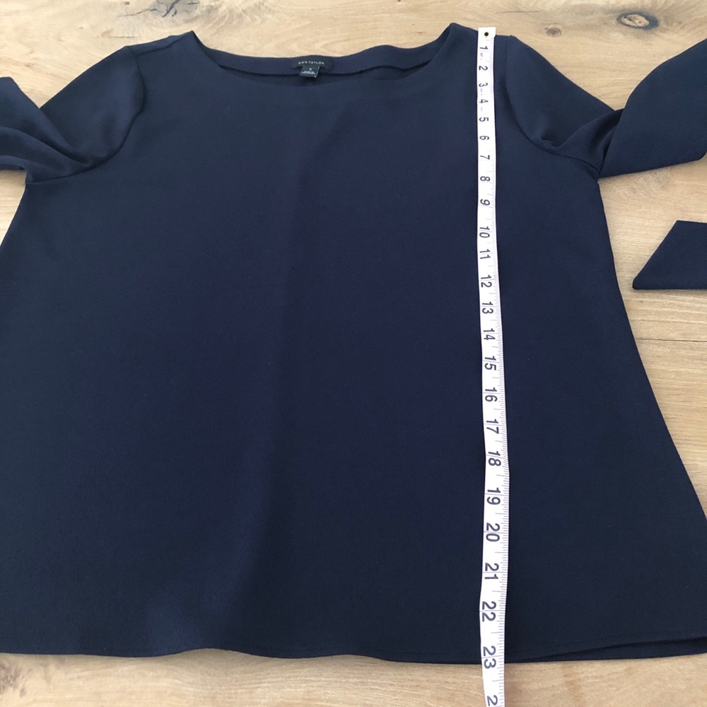 Ann Taylor Navy Top w/Tie Cuffs Size Medium - Picture 11 of 12